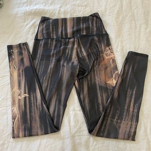 Onzie M/L, high waisted leggings. Sooo comfortable.